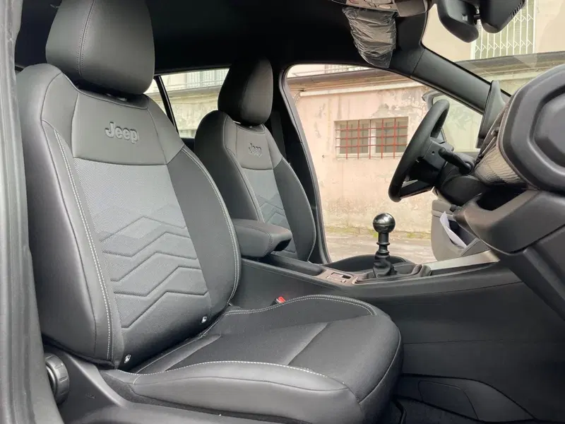 Jeep Avenger nuova a Ancona (15)