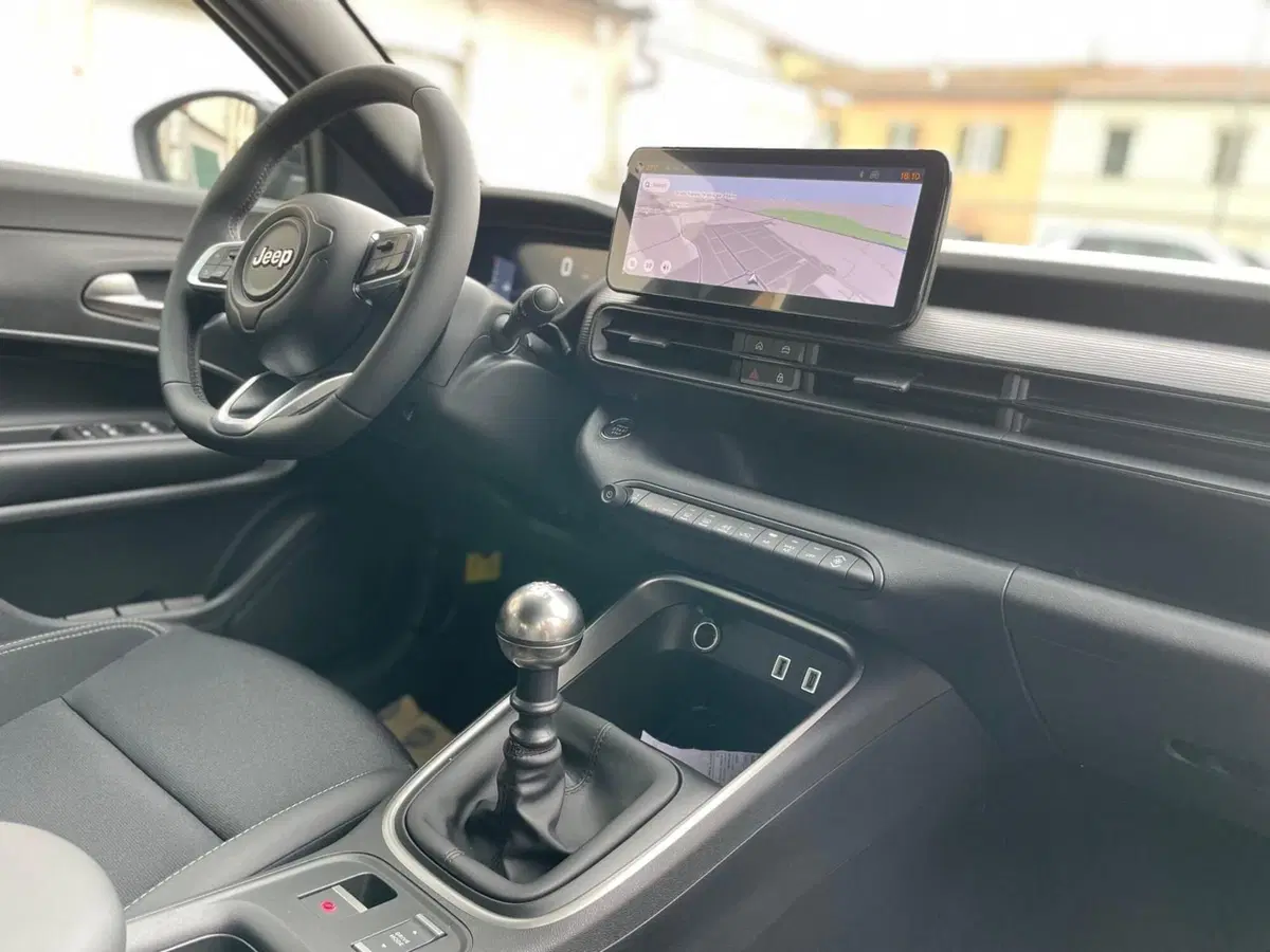 Jeep Avenger nuova a Ancona (16)