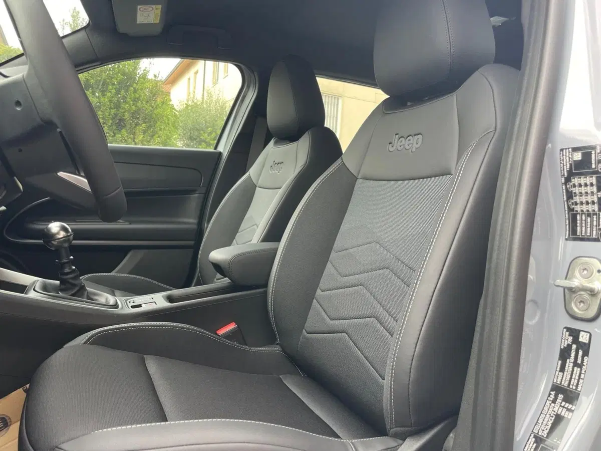 Jeep Avenger nuova a Ancona (9)