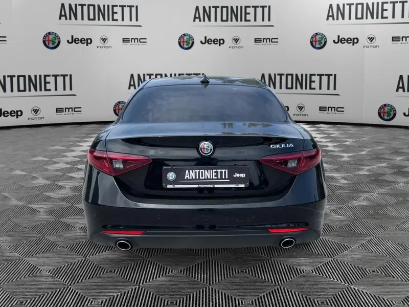 Alfa Romeo Giulia usata a Ancona (6)