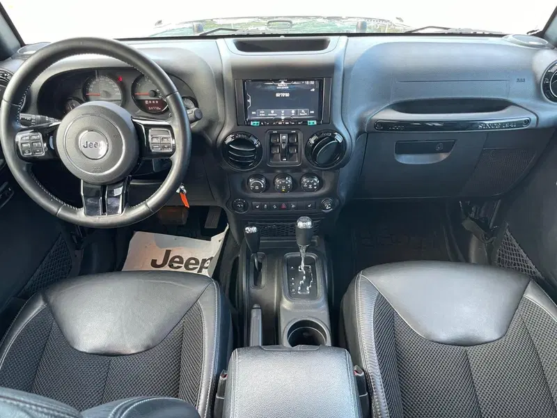 Jeep Wrangler Unlimited usata a Ancona (11)