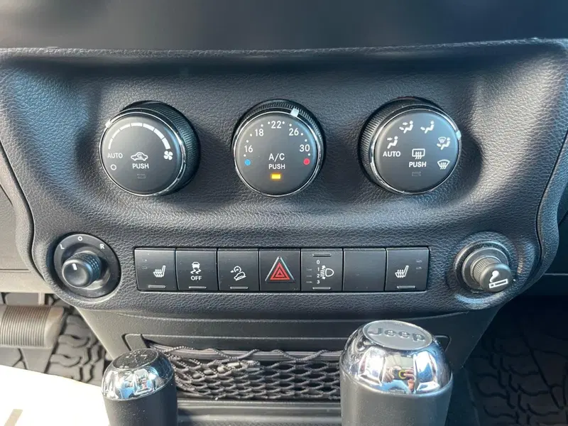 Jeep Wrangler Unlimited usata a Ancona (16)