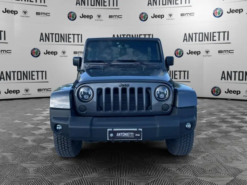 Jeep Wrangler Unlimited usata a Ancona (2)