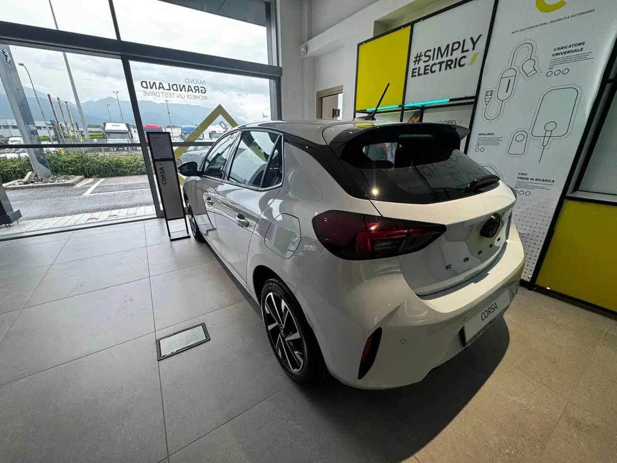 Opel Corsa nuova a Frosinone (4)