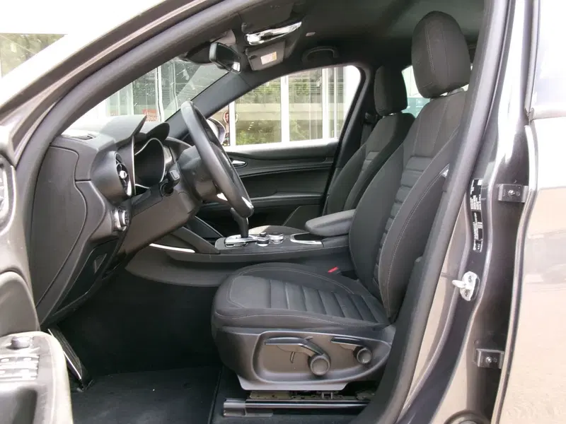 Alfa Romeo Stelvio usata a Venezia (11)