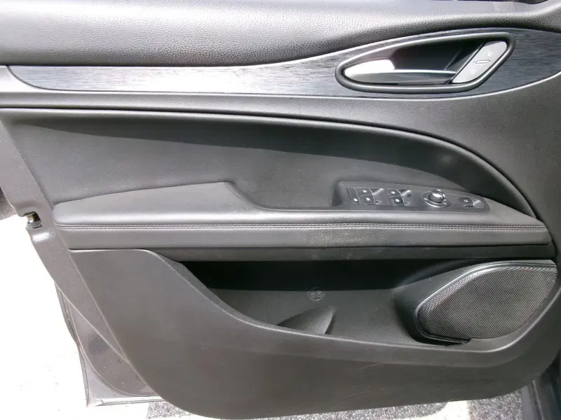 Alfa Romeo Stelvio usata a Venezia (13)