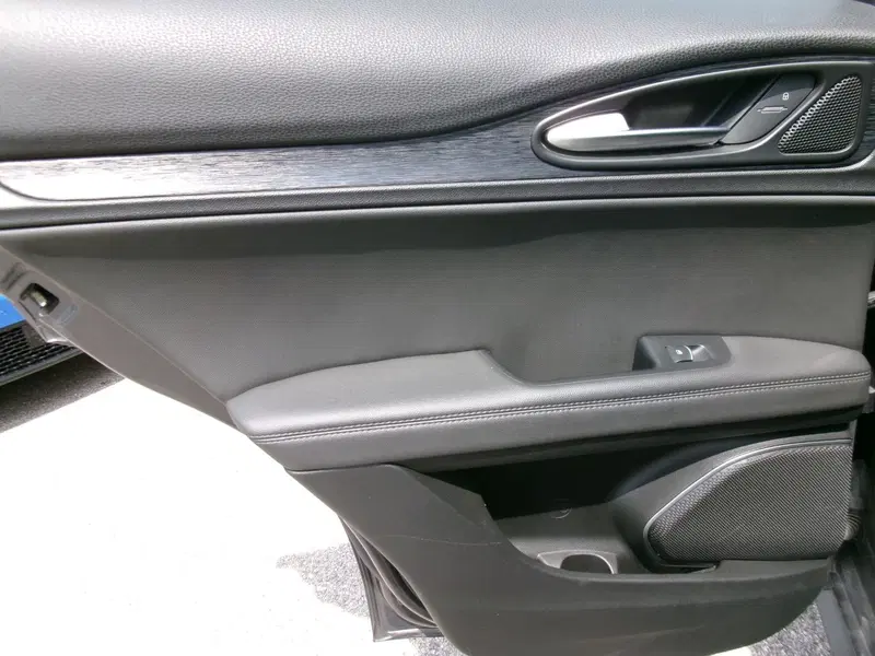 Alfa Romeo Stelvio usata a Venezia (14)