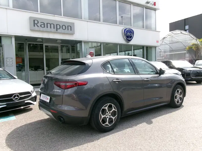 Alfa Romeo Stelvio usata a Venezia (3)