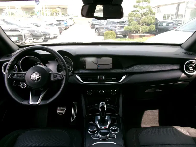Alfa Romeo Stelvio usata a Venezia (9)