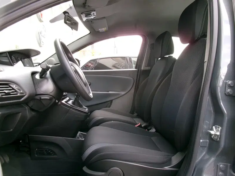 Lancia Ypsilon usata a Venezia (10)