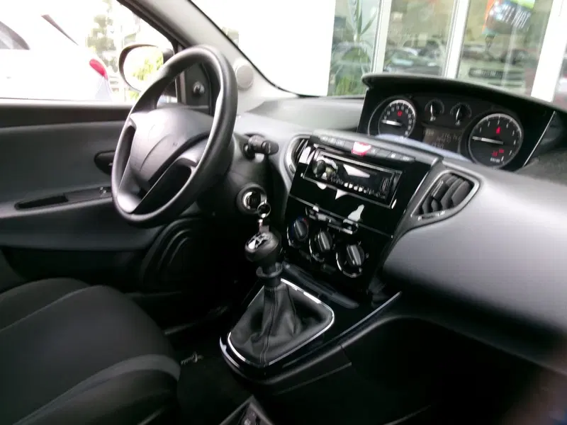 Lancia Ypsilon usata a Venezia (13)