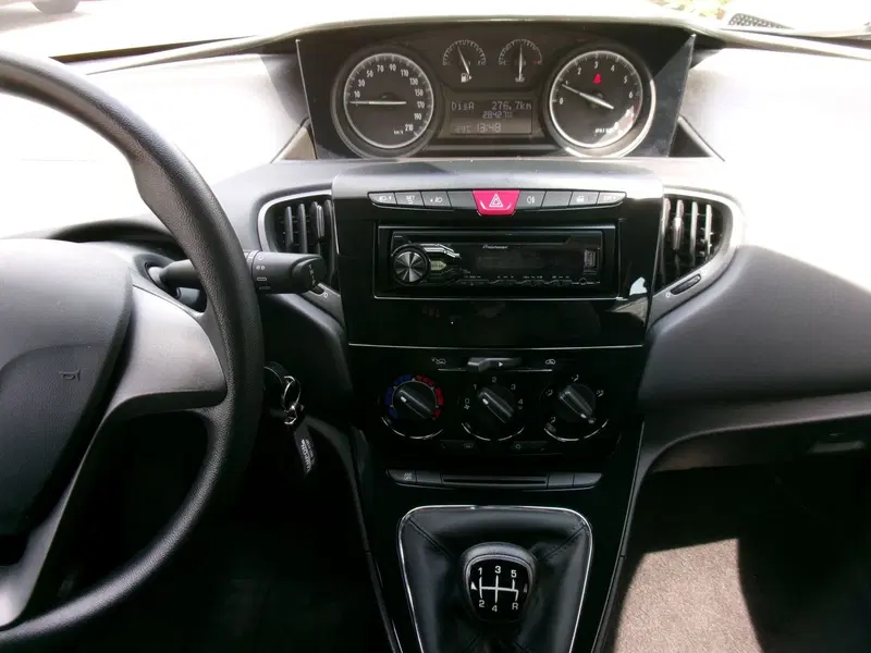 Lancia Ypsilon usata a Venezia (20)