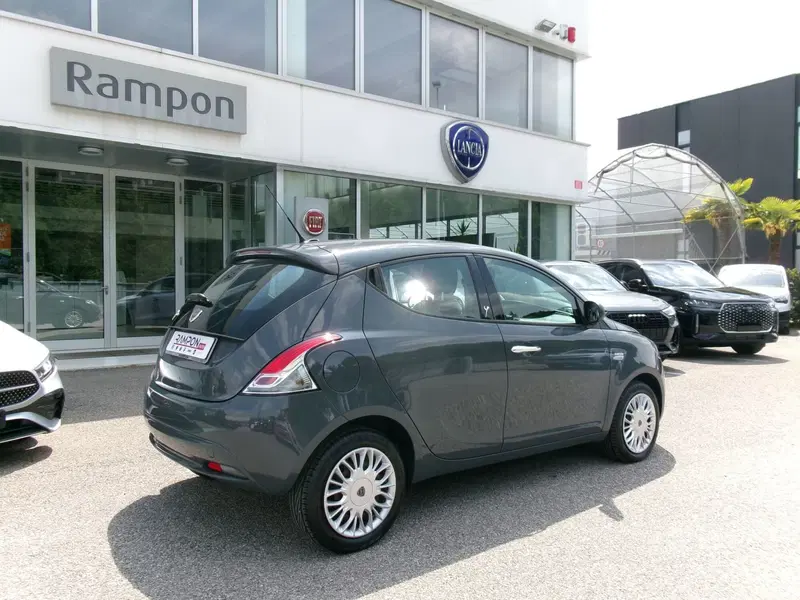Lancia Ypsilon usata a Venezia (3)