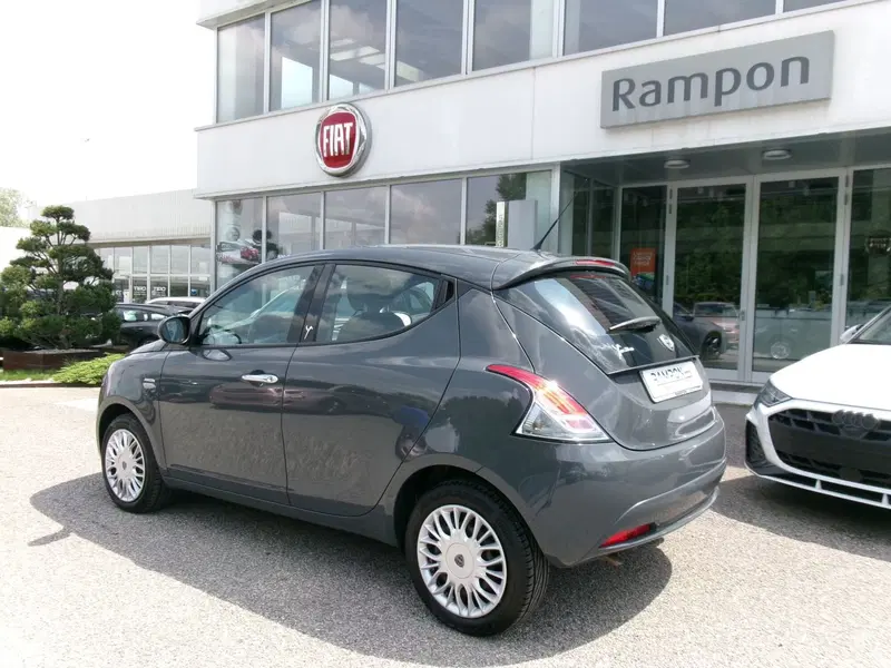 Lancia Ypsilon usata a Venezia (5)