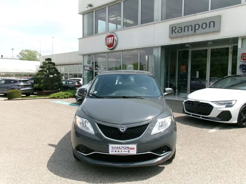 Lancia Ypsilon usata a Venezia (7)