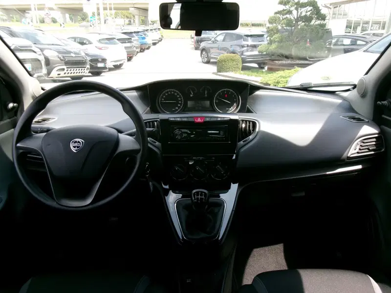 Lancia Ypsilon usata a Venezia (9)
