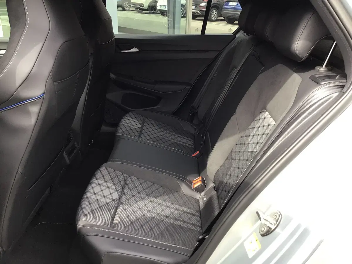 Volkswagen Golf nuova a Genova (12)