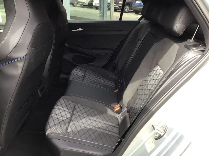 Volkswagen Golf nuova a Genova (12)