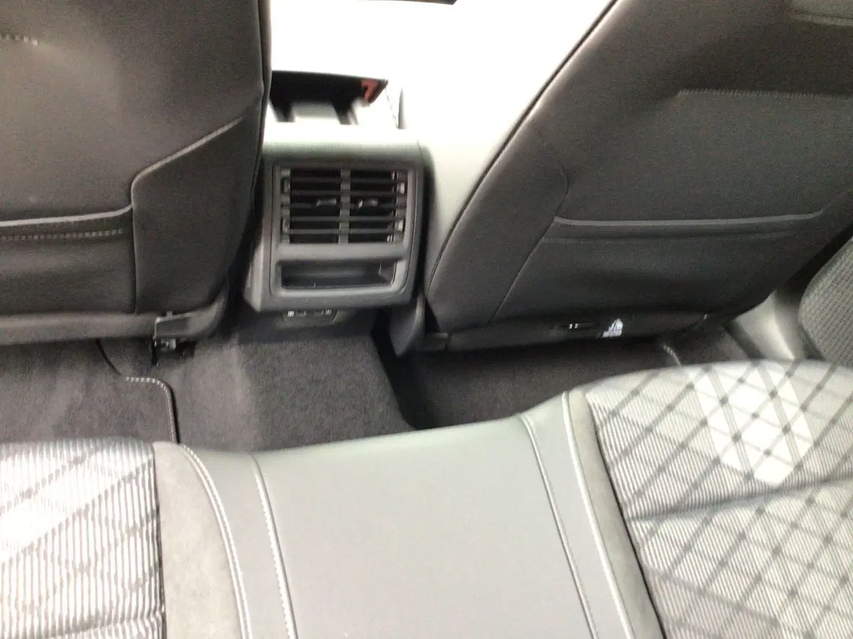 Volkswagen Golf nuova a Genova (13)