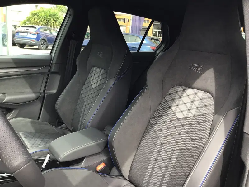 Volkswagen Golf nuova a Genova (14)