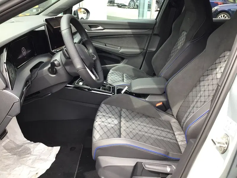 Volkswagen Golf nuova a Genova (15)