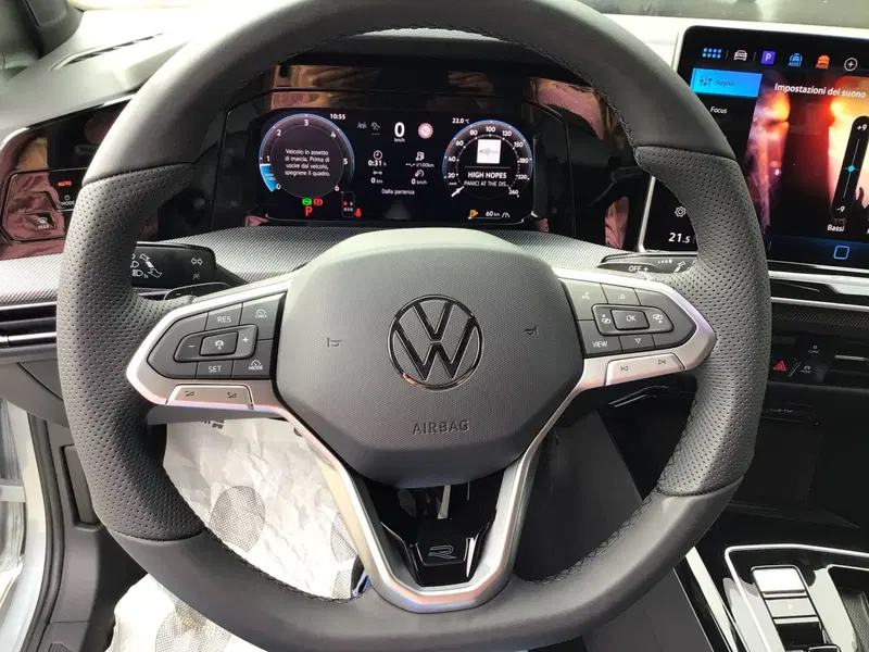 Volkswagen Golf nuova a Genova (16)
