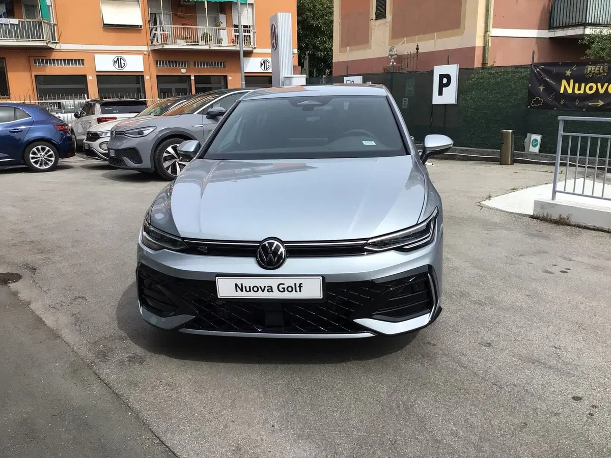 Volkswagen Golf nuova a Genova (2)