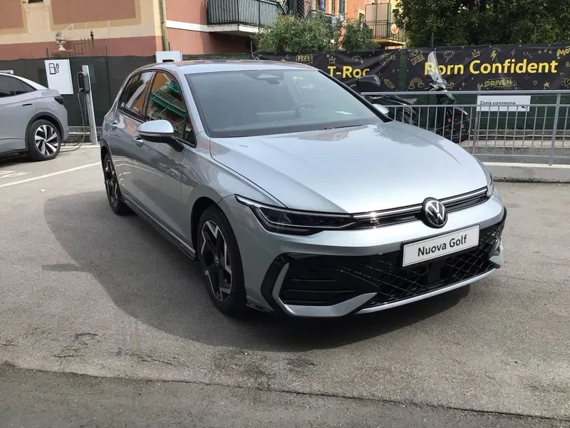Volkswagen Golf nuova a Genova (3)