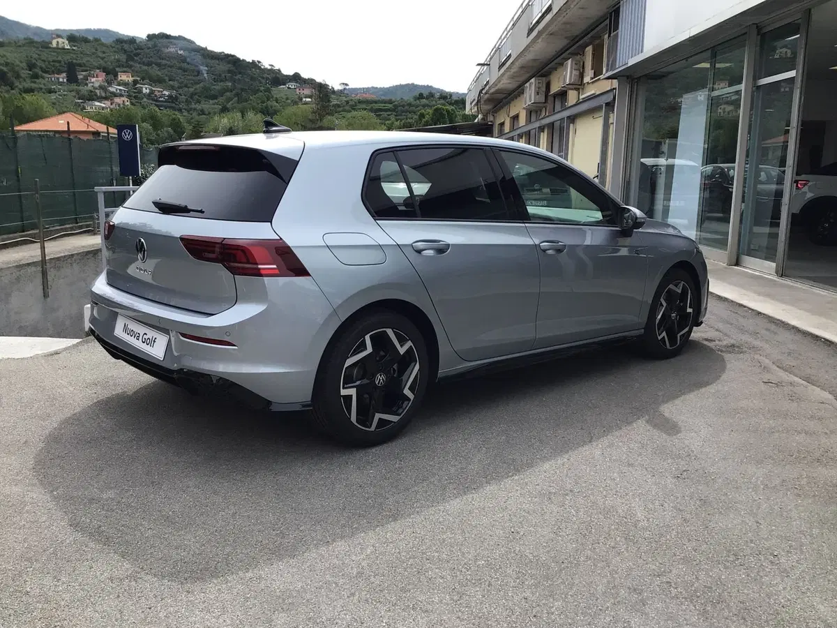 Volkswagen Golf nuova a Genova (5)