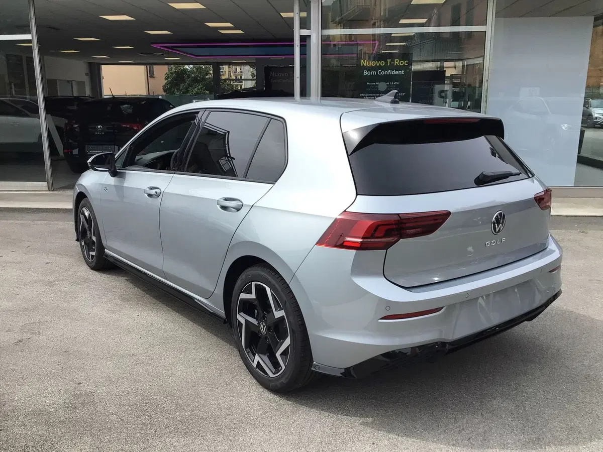 Volkswagen Golf nuova a Genova (7)