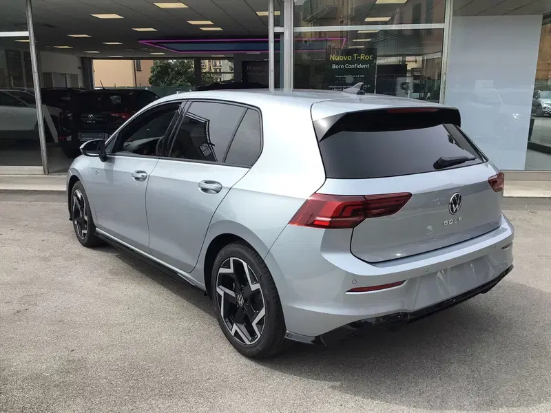 Volkswagen Golf nuova a Genova (7)