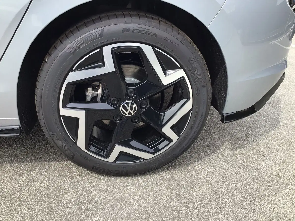 Volkswagen Golf nuova a Genova (9)