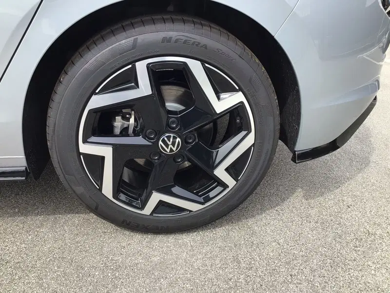 Volkswagen Golf nuova a Genova (9)