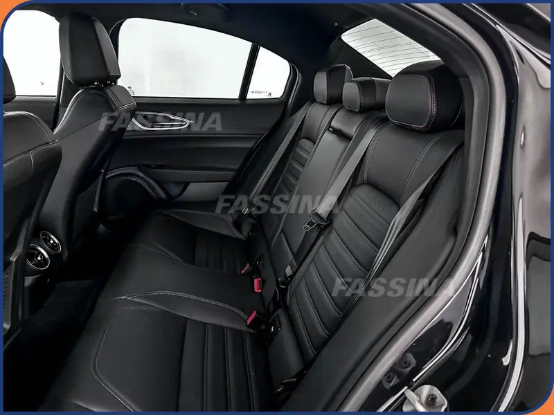 Alfa Romeo Giulia usata a Milano (11)