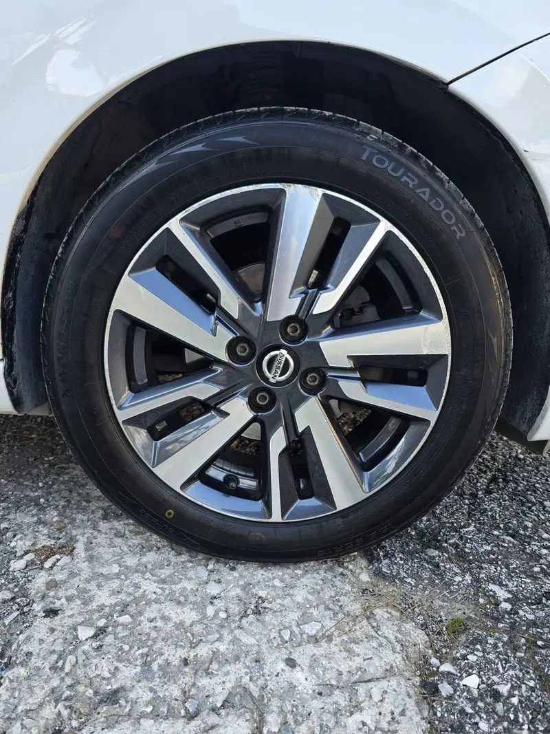 Nissan Micra usata a Massa-Carrara (15)
