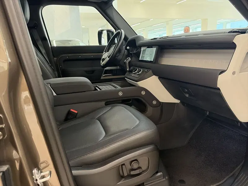 Land Rover Defender usata a Modena (17)