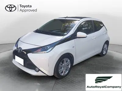 Toyota Aygo 1.0 VVT-i 69 CV 5 porte x-wave del 2016 usata a Roma