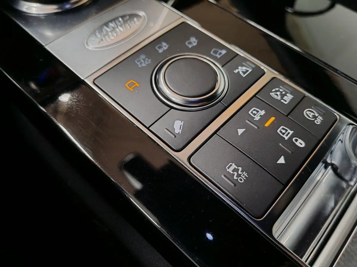 Land Rover Discovery usata a Novara (10)