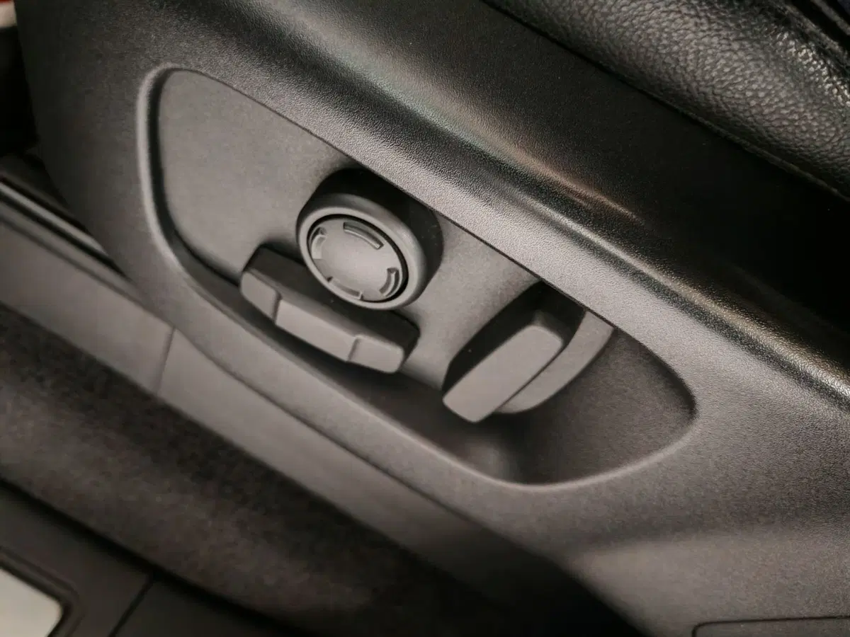 Land Rover Discovery usata a Novara (11)