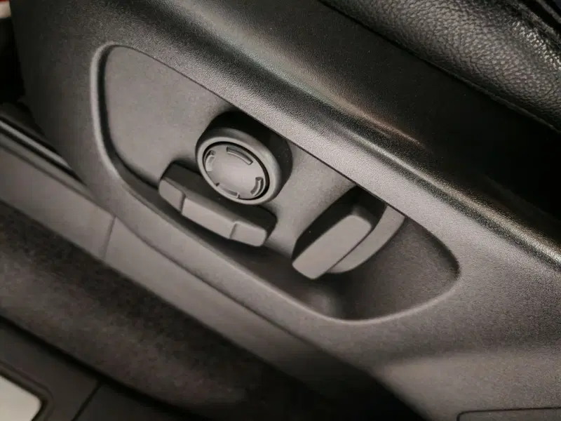 Land Rover Discovery usata a Novara (11)