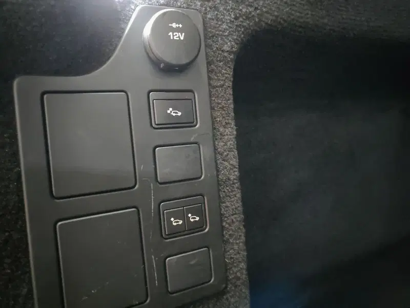 Land Rover Discovery usata a Novara (12)