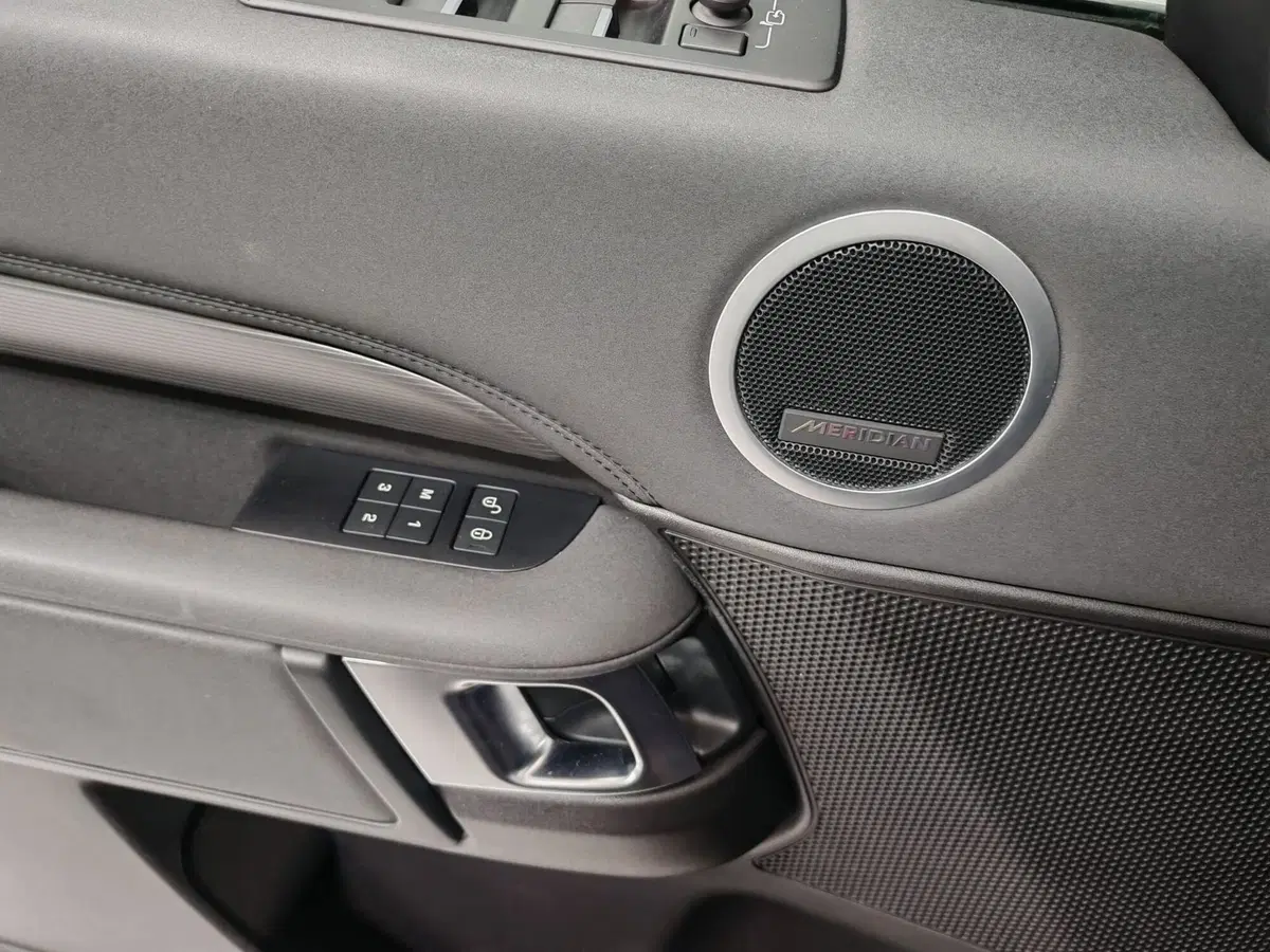 Land Rover Discovery usata a Novara (8)