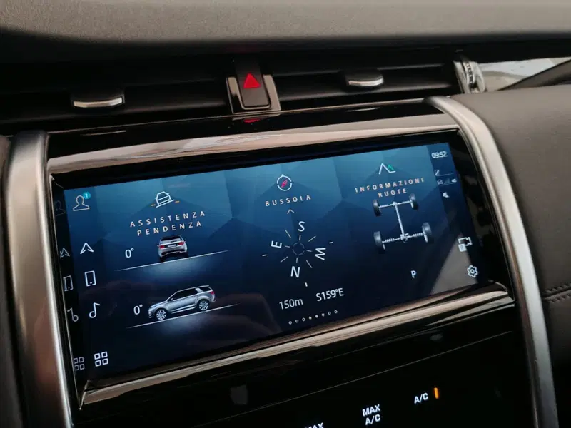 Land Rover Discovery Sport usata a Novara (15)