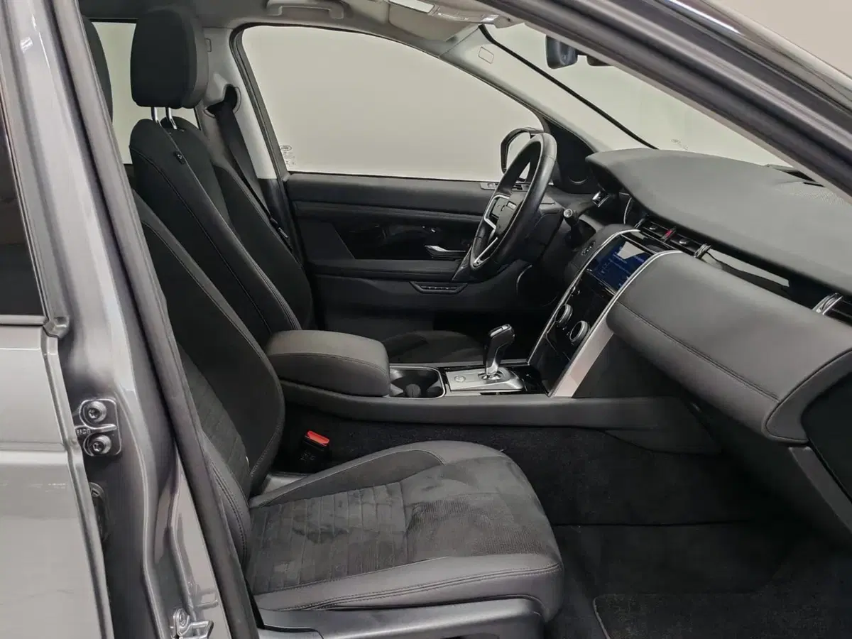 Land Rover Discovery Sport usata a Novara (4)