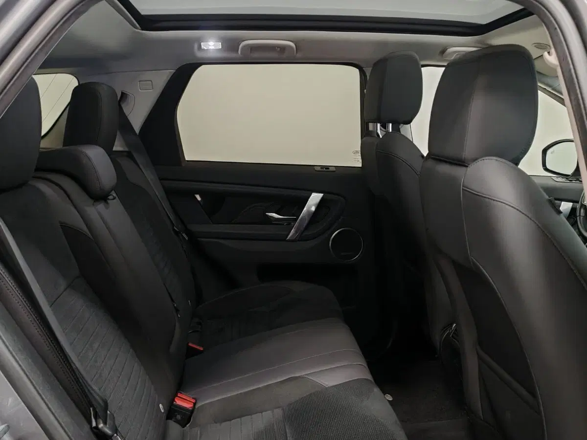 Land Rover Discovery Sport usata a Novara (5)