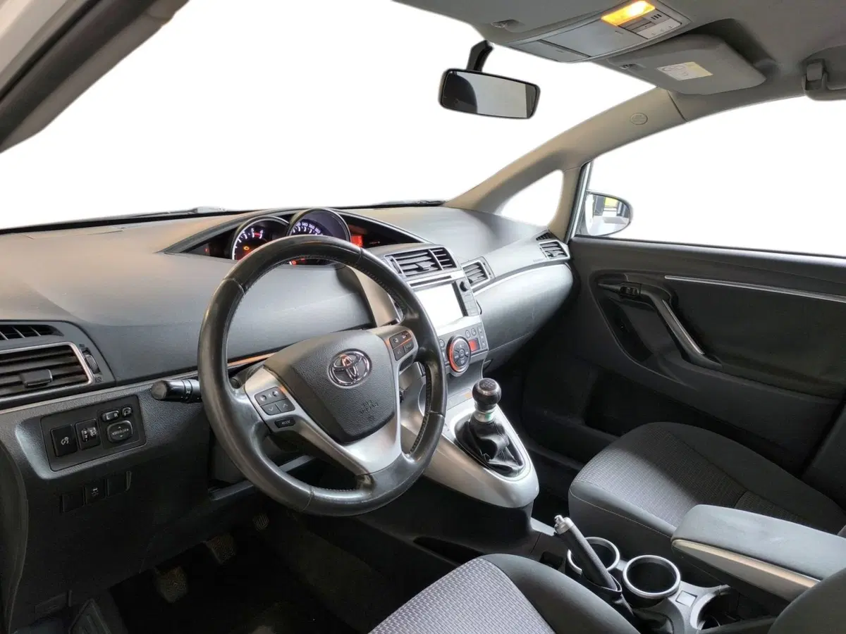 Toyota Verso usata a Udine (9)