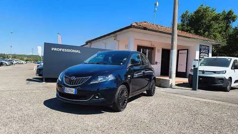 Lancia Ypsilon usata a Firenze