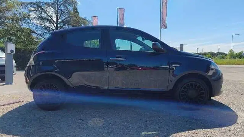 Lancia Ypsilon usata a Firenze (10)