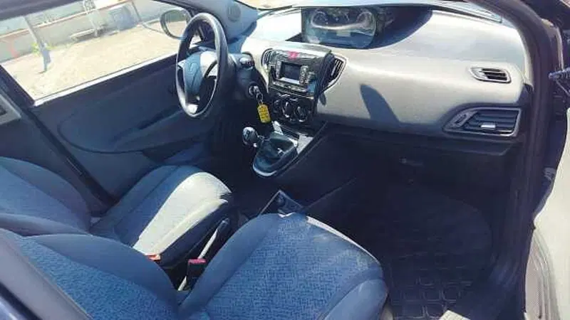 Lancia Ypsilon usata a Firenze (11)