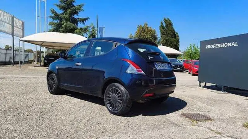 Lancia Ypsilon usata a Firenze (6)